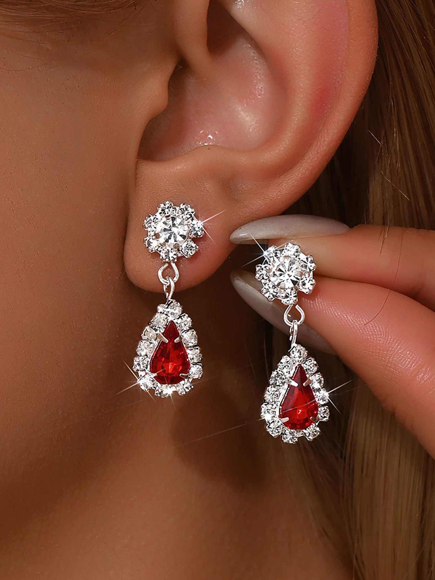 Shimmering Elegant Teardrop-Shaped Earrings Red/M
